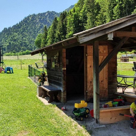 Sandkasten und Hasengehege, © im-web.de/ Gäste-Information Schliersee in der vitalwelt schliersee