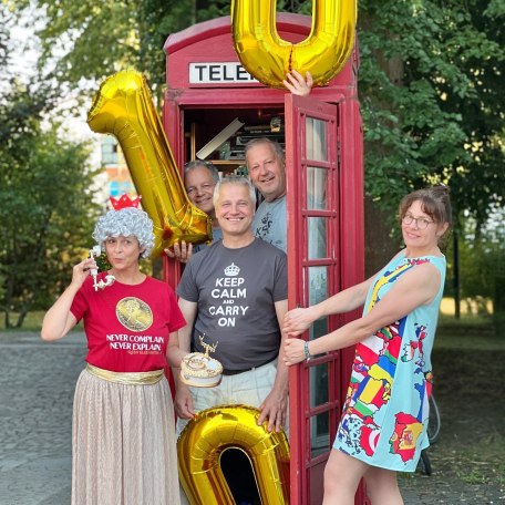 Queen's_Callin_Quintonics.final(1)