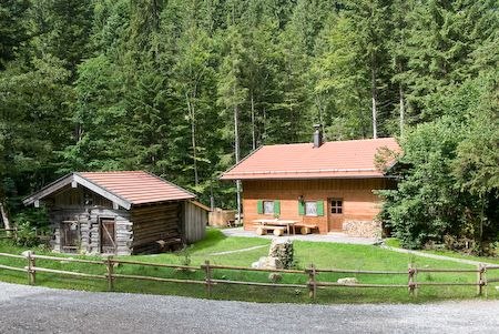 Exklusives Ferienhaus mit Wellnessgarten, © im-web.de/ Tourist-Information Rottach-Egern