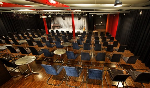 01 FoolsTheater 01 FoolsTheater