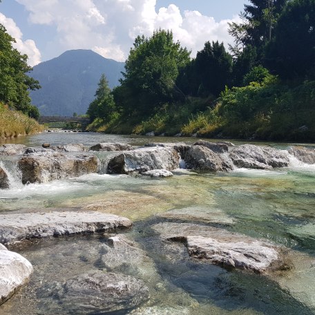 Fluss Weissach, gleich hinter dem Haus, mit privaten Zugang, © Ferienhaus Gottschlicht
