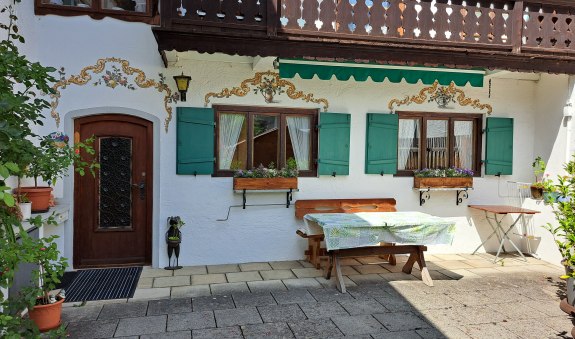 Terrasse vor der Ferienwohnung, © Barbara Böttner-Rixner Terrasse vor der Ferienwohnung, © Barbara Böttner-Rixner