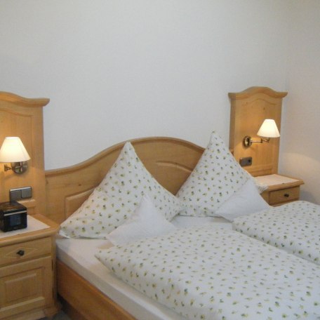 Schlafzimmer Ferienwohnung West, © im-web.de/ Tourist-Information Rottach-Egern