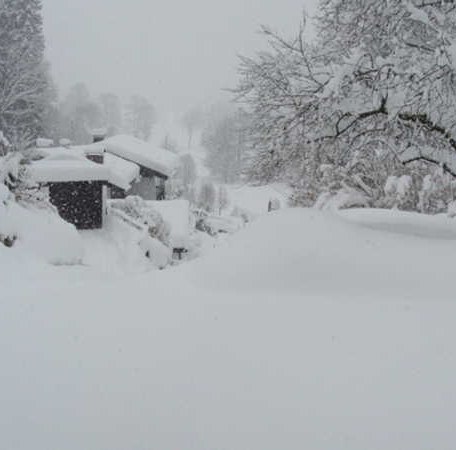 Viel Schnee im Garten, &copy; im-web.de/ Tourist-Information Kreuth