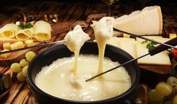 Alperie_FondueAbend-aspect-ratio-2-1-2048x1024 Alperie_FondueAbend-aspect-ratio-2-1-2048x1024