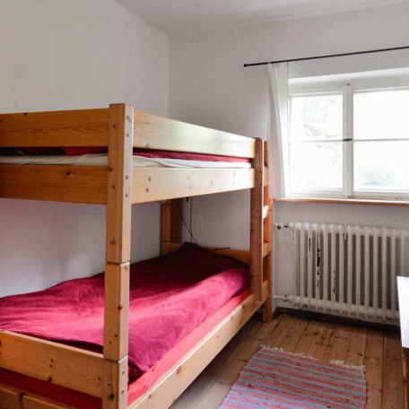 kleines Zimmer mit einem Stockbett, © im-web.de/ Gäste-Information Schliersee in der vitalwelt schliersee