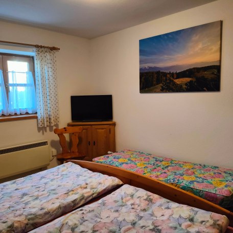 das Schlafzimmer mit Zustellbett, © im-web.de/ Gemeinde Warngau