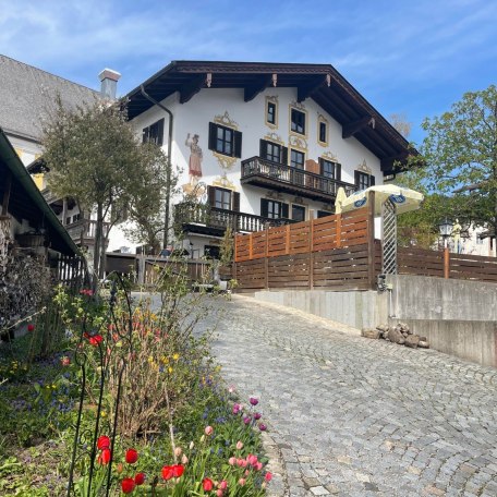 Hofhaus im Frühling, © im-web.de/ Gäste-Information Schliersee in der vitalwelt schliersee