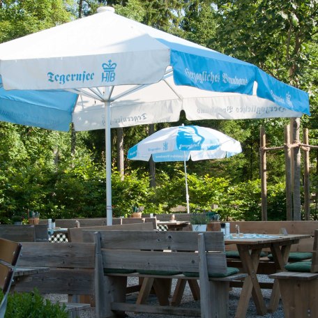 Gasthof Batznhäusl in Kreuth am Tegernsee  - Biergarten von Frühjahr bis Herbst bei sonnigem Wetter geöffnet, © GERLIND SCHIELE PHOTOGRAPHY TEGERNSEE