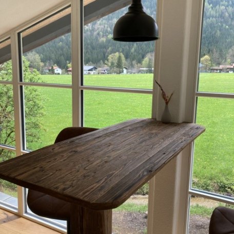 Wohnraum mit kleiner Fr&uuml;hst&uuml;cksbar, &copy; (c)nagelspitz-nest_schliersee_Foto H.Werlberger