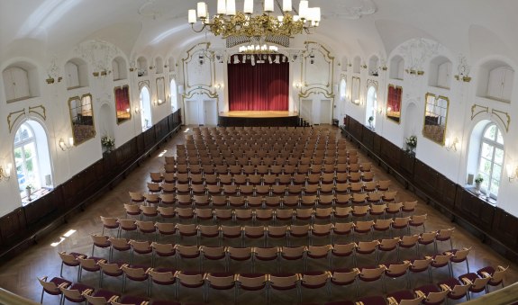 11 Saal Oberbr&auml;u