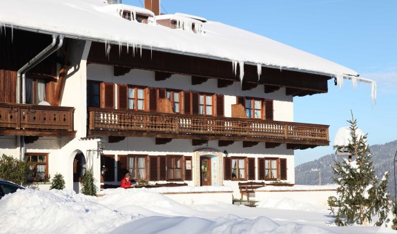 Hofansicht S&uuml;den G&auml;stehaus Kleinbuch, &copy; G&auml;stehaus Kleinbuch