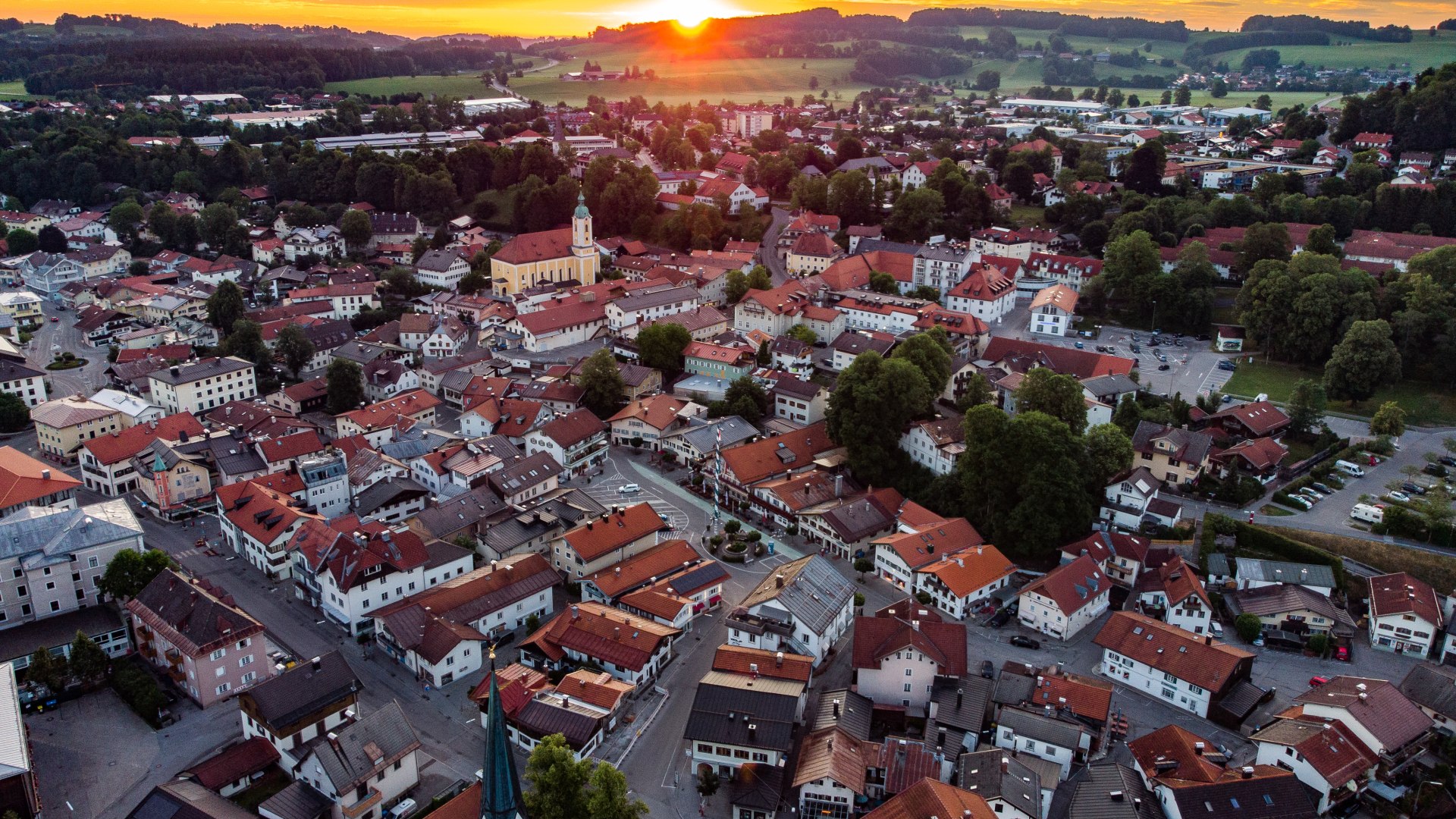 Drohnenfoto_Sonnenaufgang_MiesbacherInnenststadt_2020_&copy;StadtMiesbach