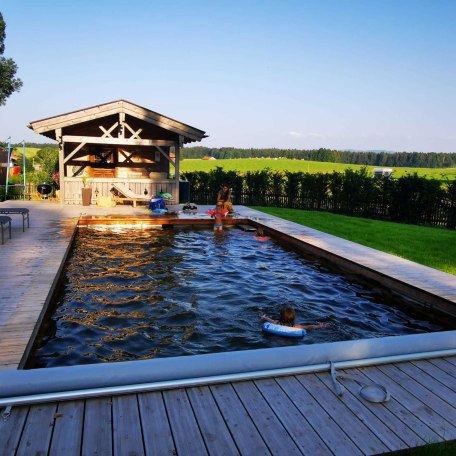 beheizter Naturholzpool mit Holzterasse und Liegewiese, © im-web.de/ Gemeinde Waakirchen-Schaftlach