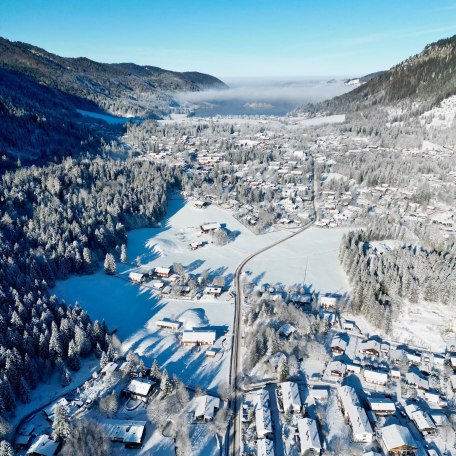 Von Neuhaus mit Blick auf den Schliersee, &copy; AlpenOase Schliersee
