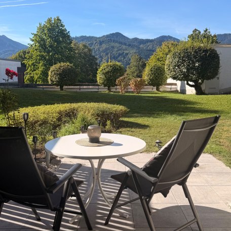 Blick von S&uuml;dterrasse (erneuert 9-2026) auf die Berge, &copy; im-web.de/ G&auml;ste-Information Schliersee in der vitalwelt schliersee