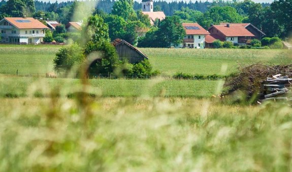 Blick auf die Otterfinger Kirche, © Alpenregion Tegernsee Schliersee Blick auf die Otterfinger Kirche, © Alpenregion Tegernsee Schliersee