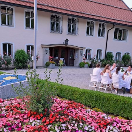 Vor dem Rathaus, &copy; C. Zierer