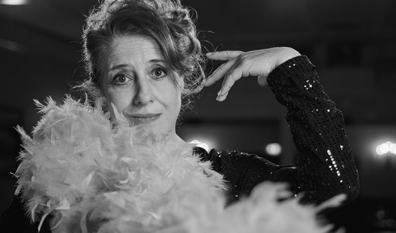 1121_LuiseKinseher-Querformat-MaryfromBavary1_lowres©MartinaBogdahn