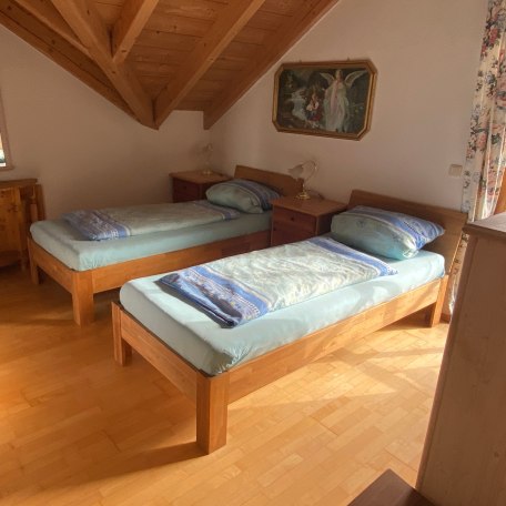 Großes Doppelbett wo die Betten auch einzeln gestellt werden können, © im-web.de/ Marktgemeinde Holzkirchen