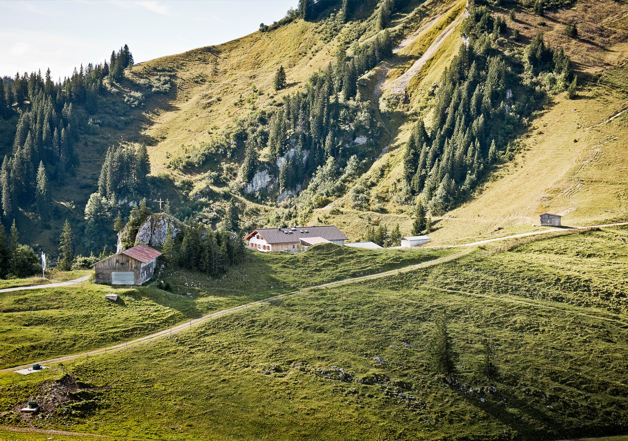 berghotel-altes-wallberghaus-sommer berghotel-altes-wallberghaus-sommer
