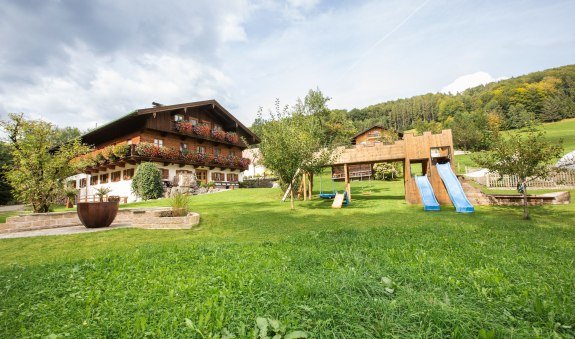 Grillplatz mit Spielburg nebenan, © im-web.de/ Touristinformation Fischbachau