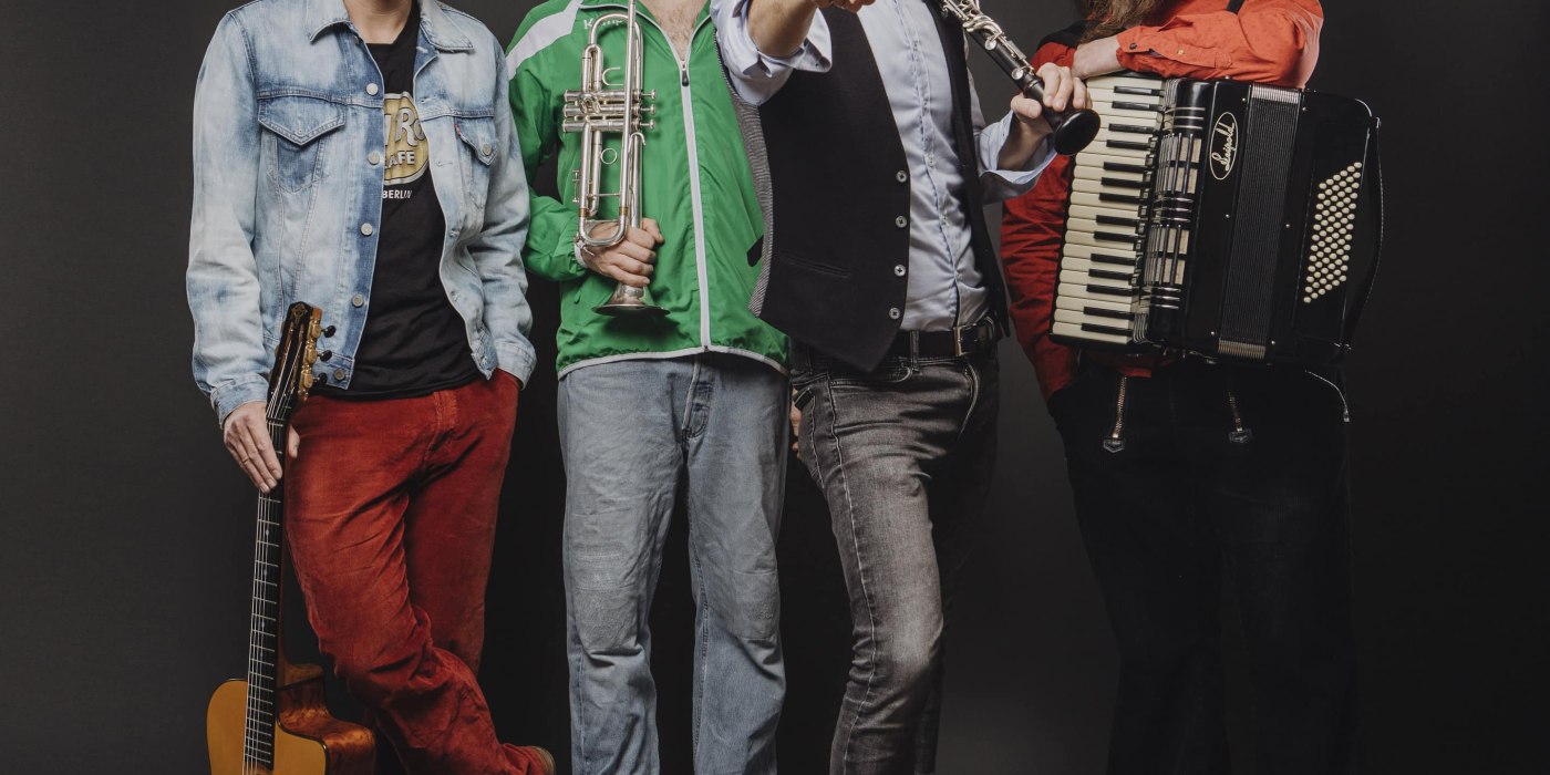 Gankino_Circus_Pressefoto_Die_Letzten_ihrer_Art_QUADRAT