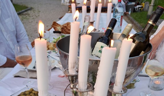 Dinner in White, &copy; C. Zierer