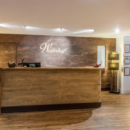 Hotel Der Westerhof Tegernsee - Rezeption und Lobby, &copy; Hotel Der Westerhof