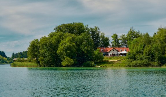 3_Glanz_und_Gorilla_Insel_Schliersee_Moods_Web_DSC5771-1024x683 3_Glanz_und_Gorilla_Insel_Schliersee_Moods_Web_DSC5771-1024x683