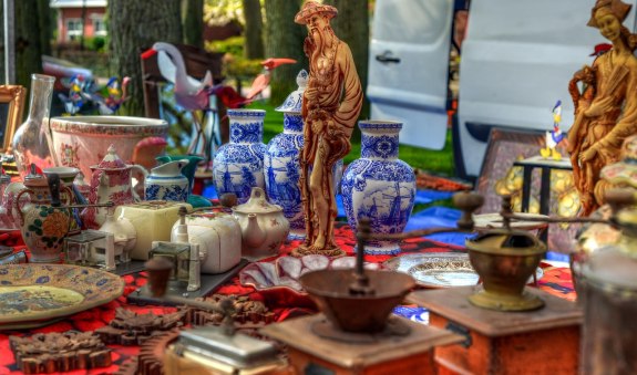 flea-market-3342450_1280