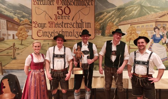 Kreuther Goasslschnalzer 50 Jahre Bayer. Meisterschaft im Einzelschnalzen - mit bayr. Bierk&ouml;nigin, &copy; Kreuther Goa&szlig;lschnalzer