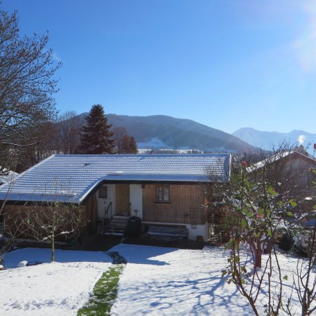 Blick auf FeWo, Neureuth und Hirschberg, &copy; im-web.de/ Tourist-Information Gmund am Tegernsee