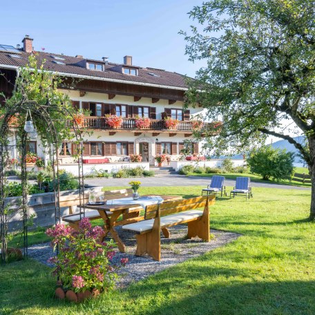 Unser sch&ouml;ner Garten mit Liegen und Sitzgelegenheit, &copy; Kleinbuch