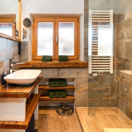 Bad 1 mit gro&szlig;er bodengleicher Regendusche, &copy; im-web.de/ Tourist-Information Bad Wiessee