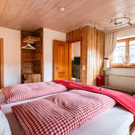 Schlafzimmer 2 mit Bad en Suite, &copy; im-web.de/ Tourist-Information Bad Wiessee