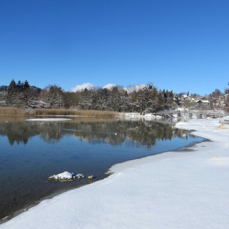 hinter bzw. &uuml;ber der Br&uuml;cke liegt unsere FeWo, &copy; im-web.de/ Tourist-Information Gmund am Tegernsee