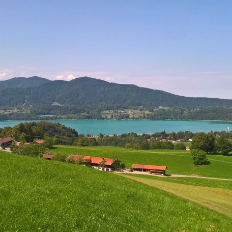 Blick über den Bergerhof zum Tegernsee, © im-web.de/ Tourist-Information Gmund am Tegernsee