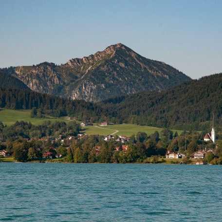 Ferienwohnung Thiersch im Palazzo Tegernsee - Ausblick vom Wohnzimmer, © COPYRIGHT GERLIND SCHIELE PHOTOGRAPHY TEGERNSEE