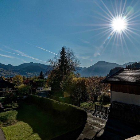 Ferienwohnung Haus Mittelbach in sonniger und ruhiger Lage mit Ausblick zum Tegernsee und die umliegenden Berge, © GERLIND SCHIELE PHOTOGRAPHY TEGERNSEE