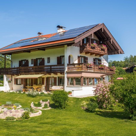 Seehof Au&szlig;enansicht, &copy; im-web.de/ Tourist-Information Bad Wiessee