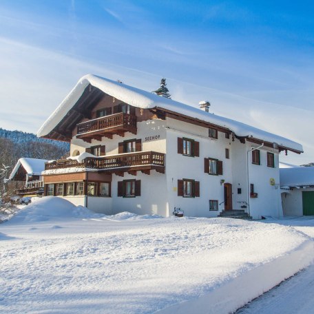 Seehof Au&szlig;enansicht im Winter, &copy; Max Karmann