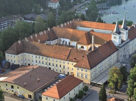Zetrum der Bildung_psallierchor-tegernsee104-v-img-16-9-l-1dc0e8f74459dd04c91a0d45af4972b9069f1135-1 Zetrum der Bildung_psallierchor-tegernsee104-v-img-16-9-l-1dc0e8f74459dd04c91a0d45af4972b9069f1135-1
