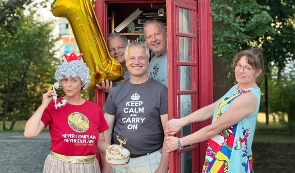 Queen's_Callin_Quintonics.final(1)