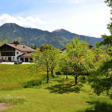 Blick vom Balkon zum Wallberg, © im-web.de/ Tourist-Information Rottach-Egern