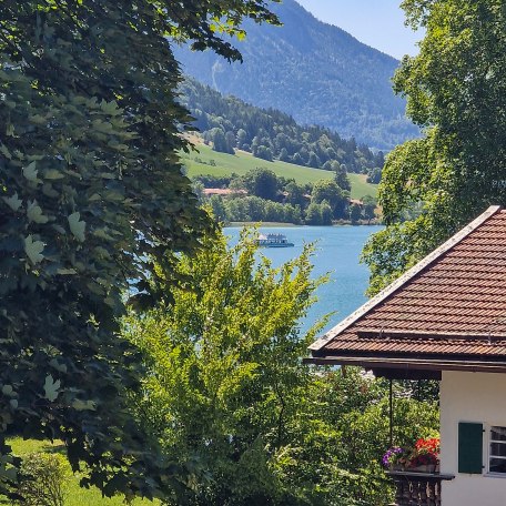 Ausblick vom Balkon (Ostseite) auf den Schliersee, © Ferienwohnung Auszeit am See