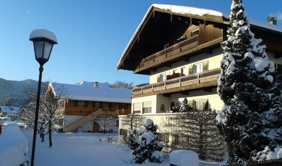 G&auml;stehaus u. Neubau von NO, &copy; im-web.de/ Tourist-Information Bad Wiessee