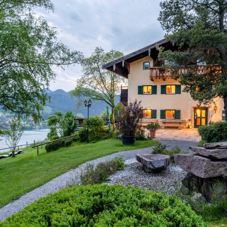 D&auml;mmerstunde Hotel Der Westerhof Tegernsee, &copy; im-web.de/ Tourist Information Tegernsee