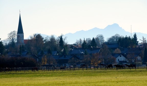 Otterfing Blick auf die Berge, © Alpenregion Tegernsee Schliersee Otterfing Blick auf die Berge, © Alpenregion Tegernsee Schliersee