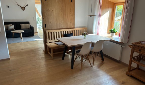 Essecke mit Durchblick ins zweite Wohnzimmer, &copy; im-web.de/ Tourist-Information Rottach-Egern